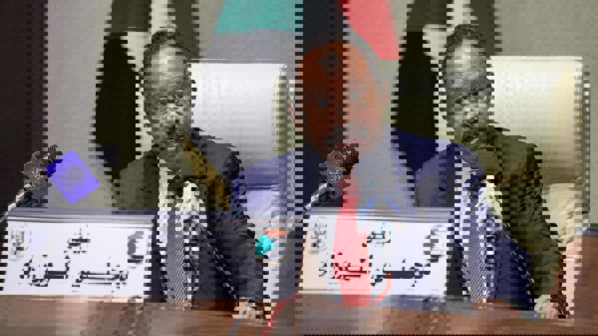 بينهم السيسي وحمدوك.. 5 شخصيات مرشحة لشغل منصب رئيس الوزراء بالسودان
