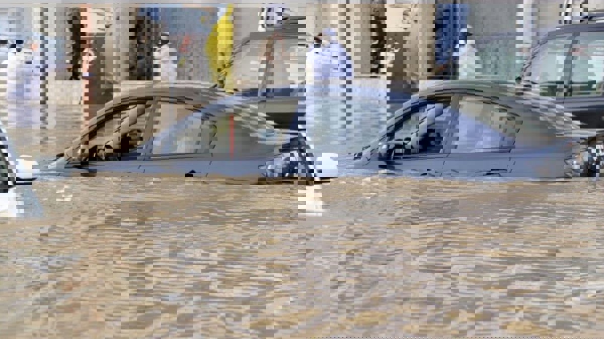 مشاهد صادمة لحجم السيول التي اجتاحت مناطق في الإمارات