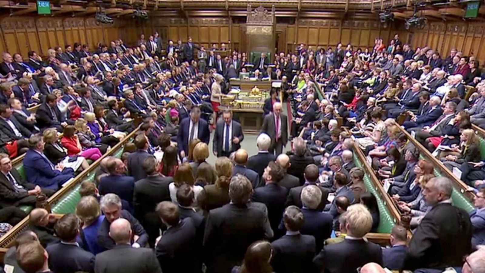 نواب بريطانيون يطالبون بمنع ترامب من إلقاء خطاب أمام البرلمان