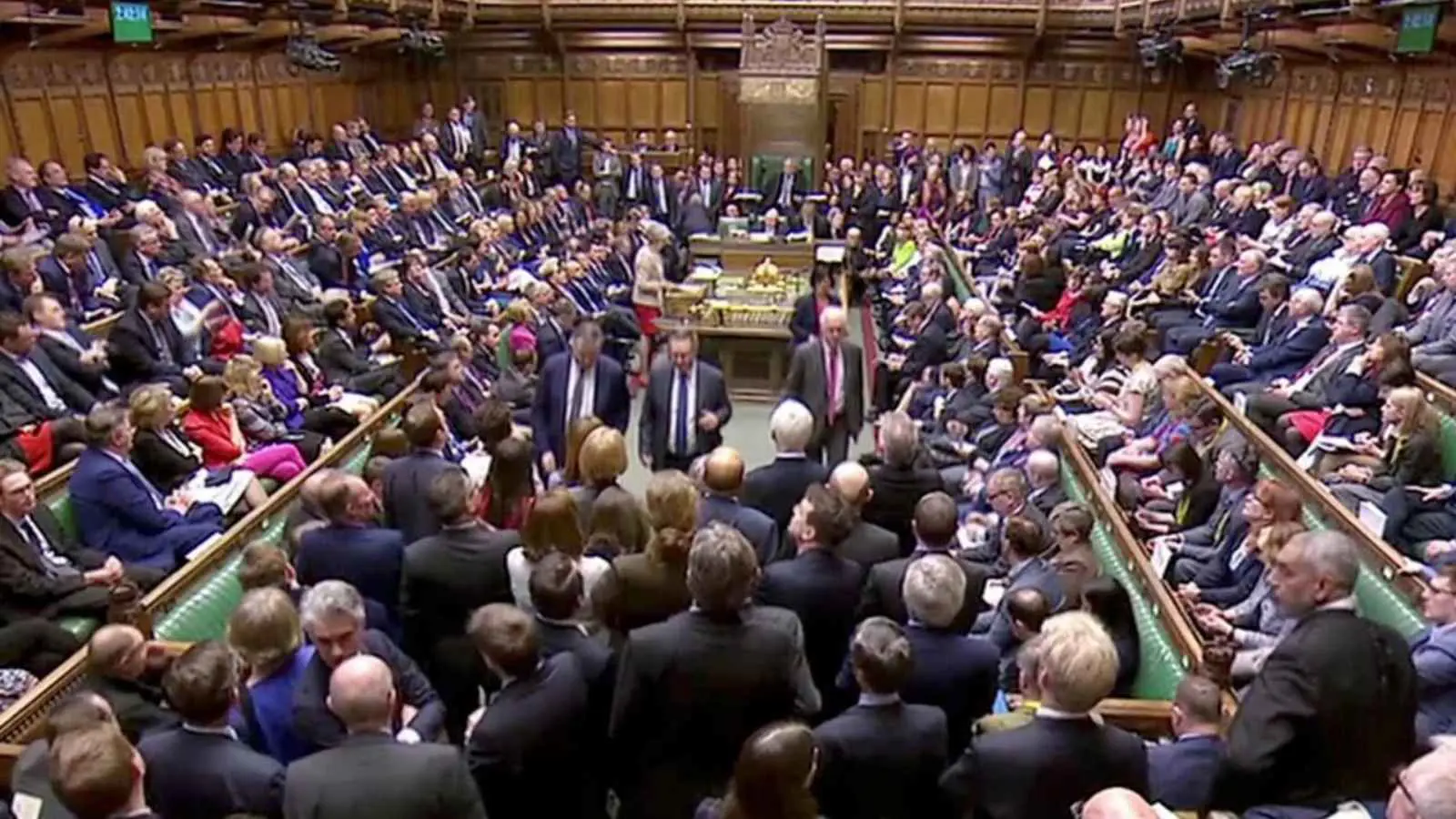 نواب بريطانيون يطالبون بمنع ترامب من إلقاء خطاب أمام البرلمان