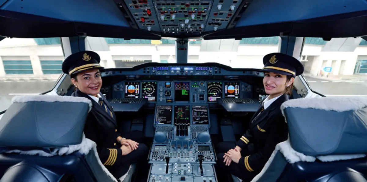 بالفيديو.. طاقم نسائي خالص من طيران الإمارات يقود أكبر طائرة في العالم بين دبي وفيينا