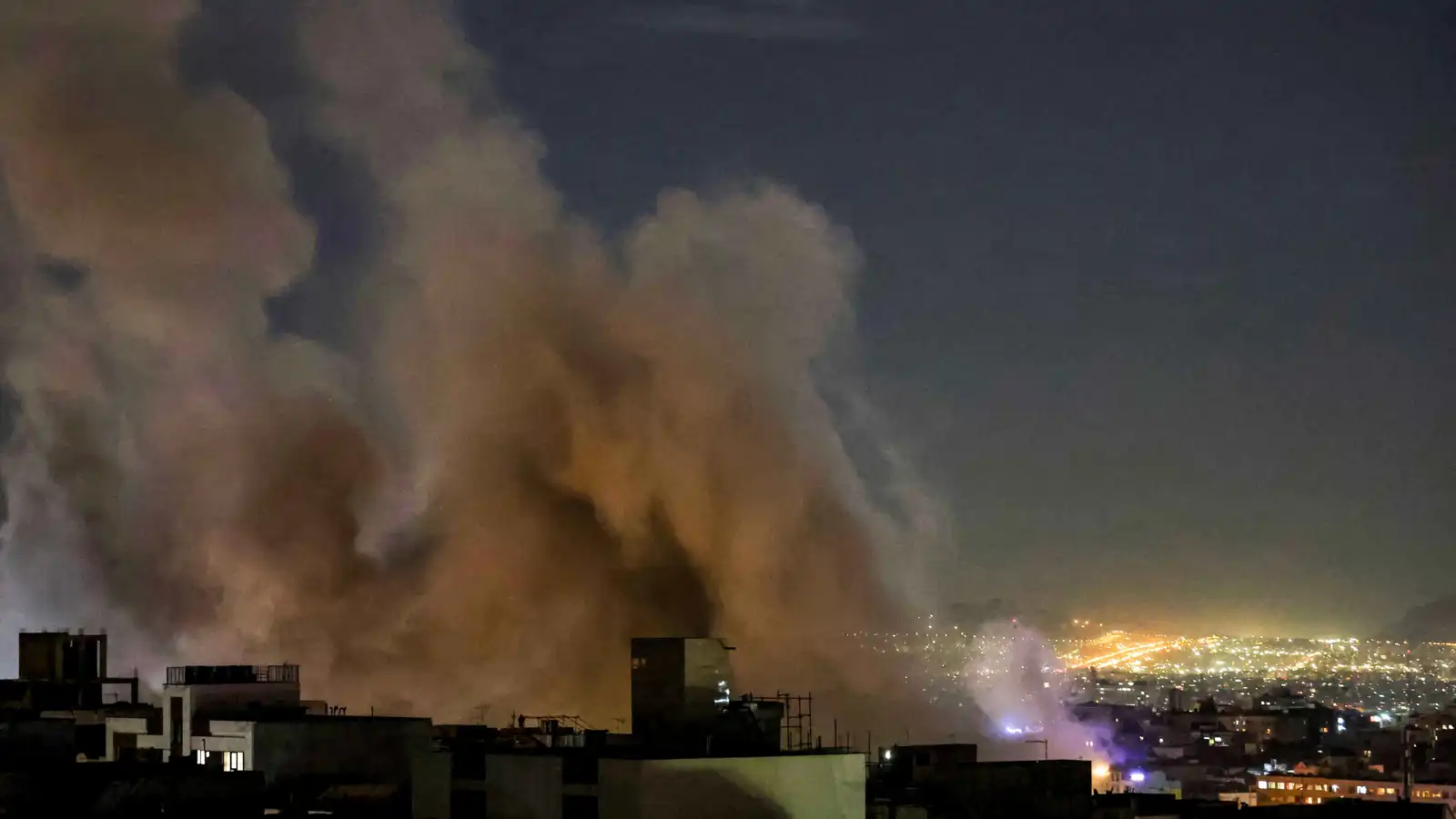 منها هيئة الاستخبارات.. إسرائيل تعلن مهاجمة 600 هدف في إيران