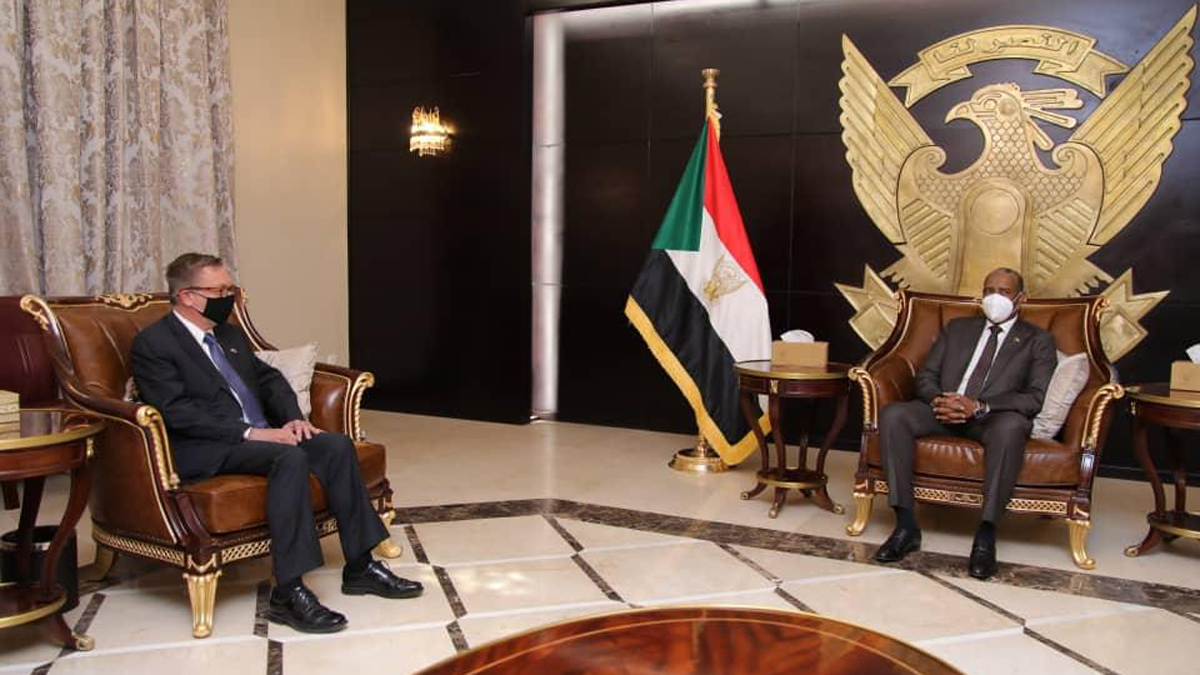 مسؤولون سودانيون يجتمعون مع المبعوث الأمريكي لبحث أزمة سد النهضة