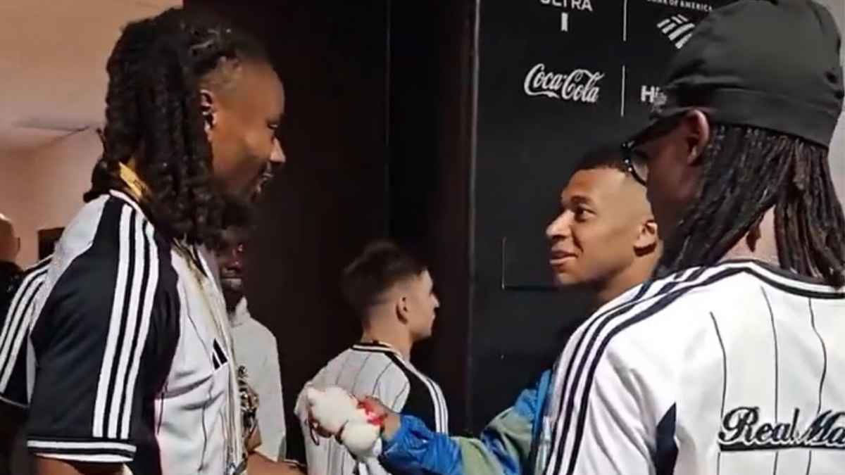 مبابي يسخر من نجم يوفنتوس بسبب دمية "لابوبو" (فيديو)