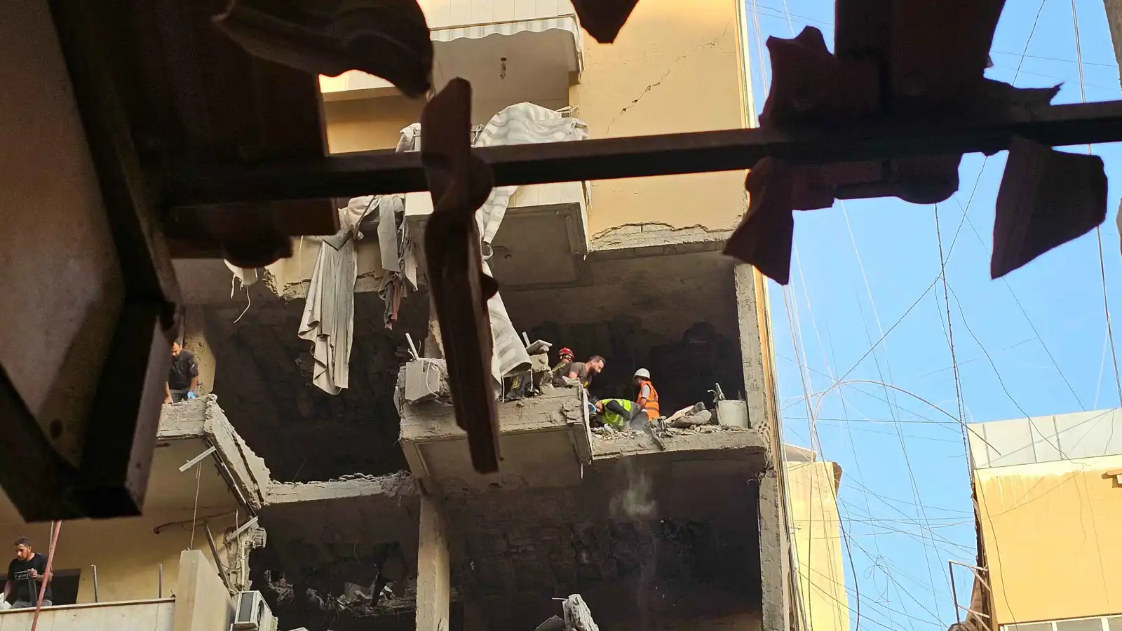 لم ينفجر باغتيال الطبطبائي.. صاروخ أمريكي يربك الحكومة اللبنانية