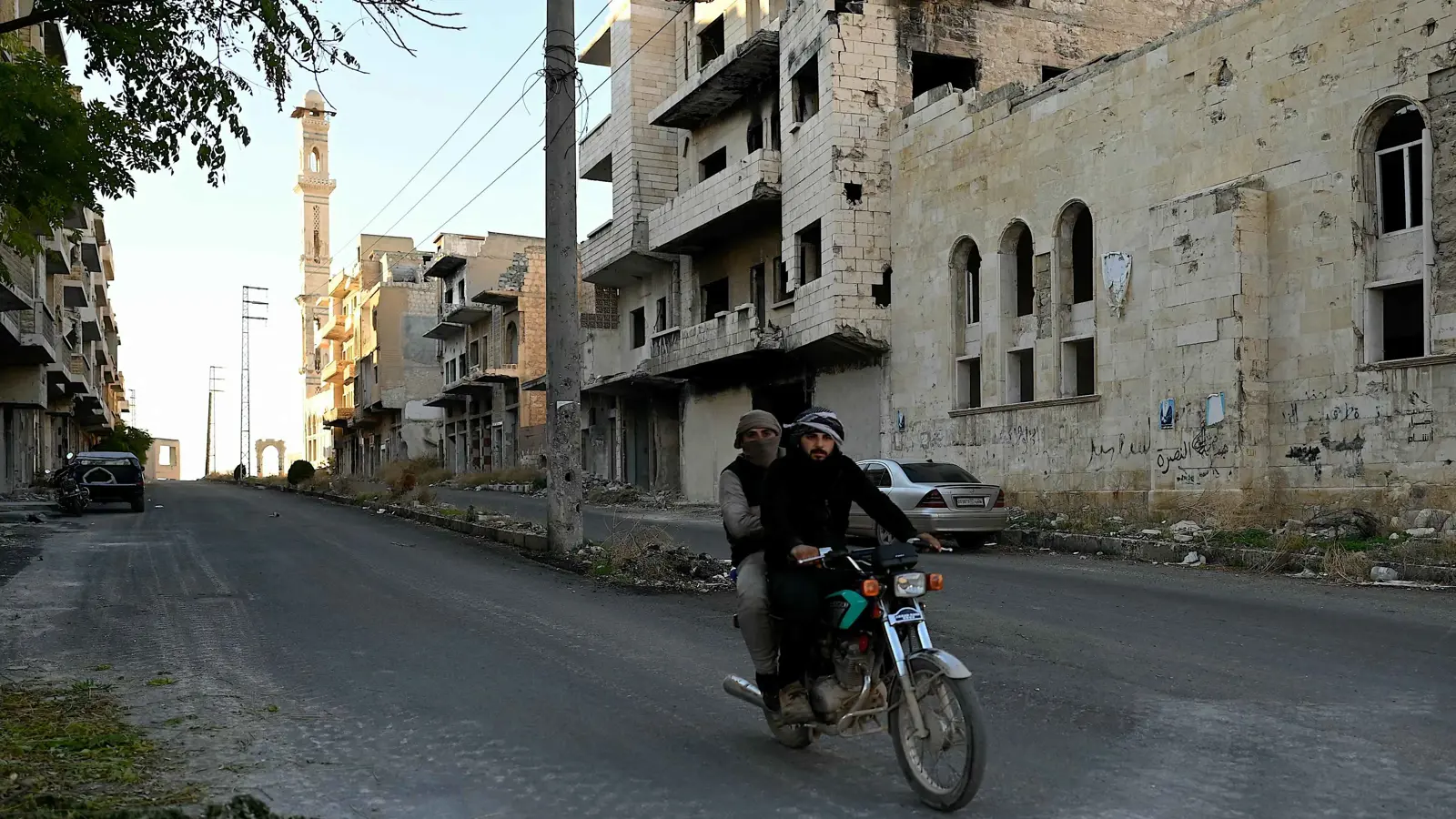 سوريا تسجل مقتل 332 شخصا في يوم واحد