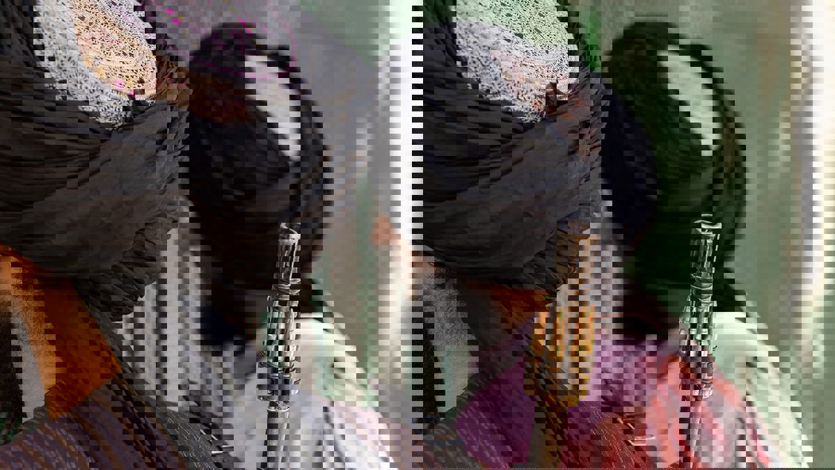 نجل الملا عمر يظهر علنا للمرة الأولى بالتزامن مع سعي طالبان لتحسين صورتها