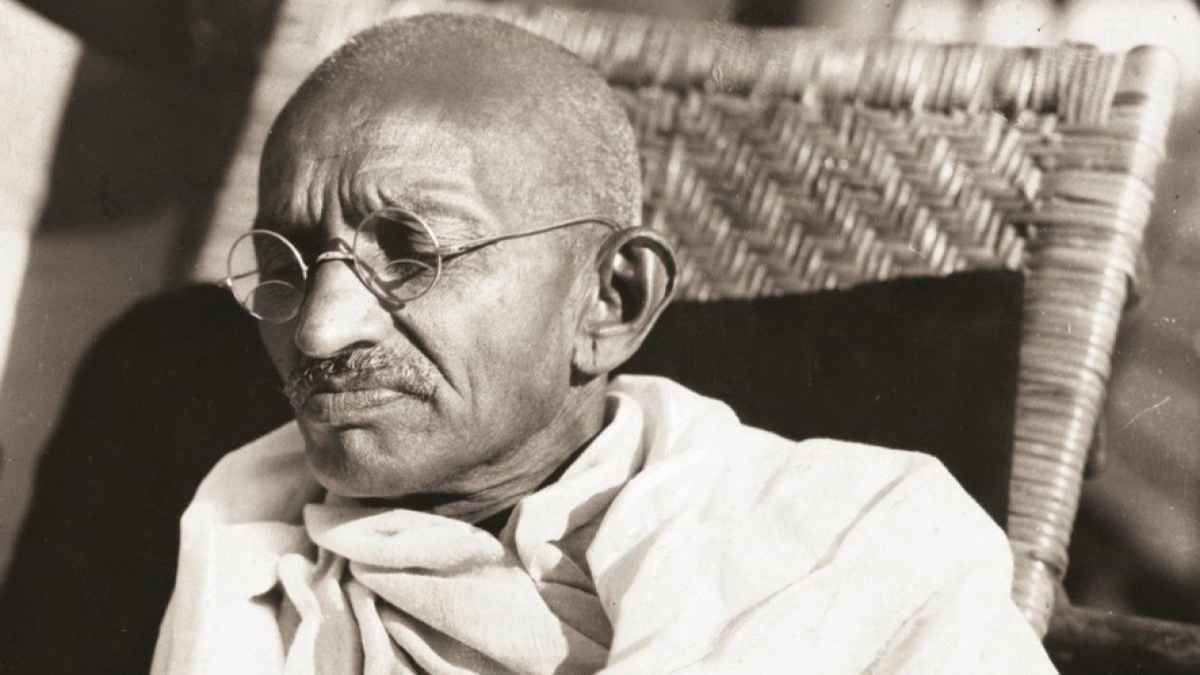 بعد تعرضها لهجوم.. لوحة نادرة لغاندي في مزاد علني