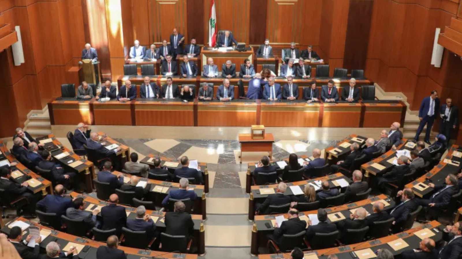 انسحابات واعتراضات بالجملة.. "قانون الانتخاب" يفجر الجدل داخل البرلمان اللبناني