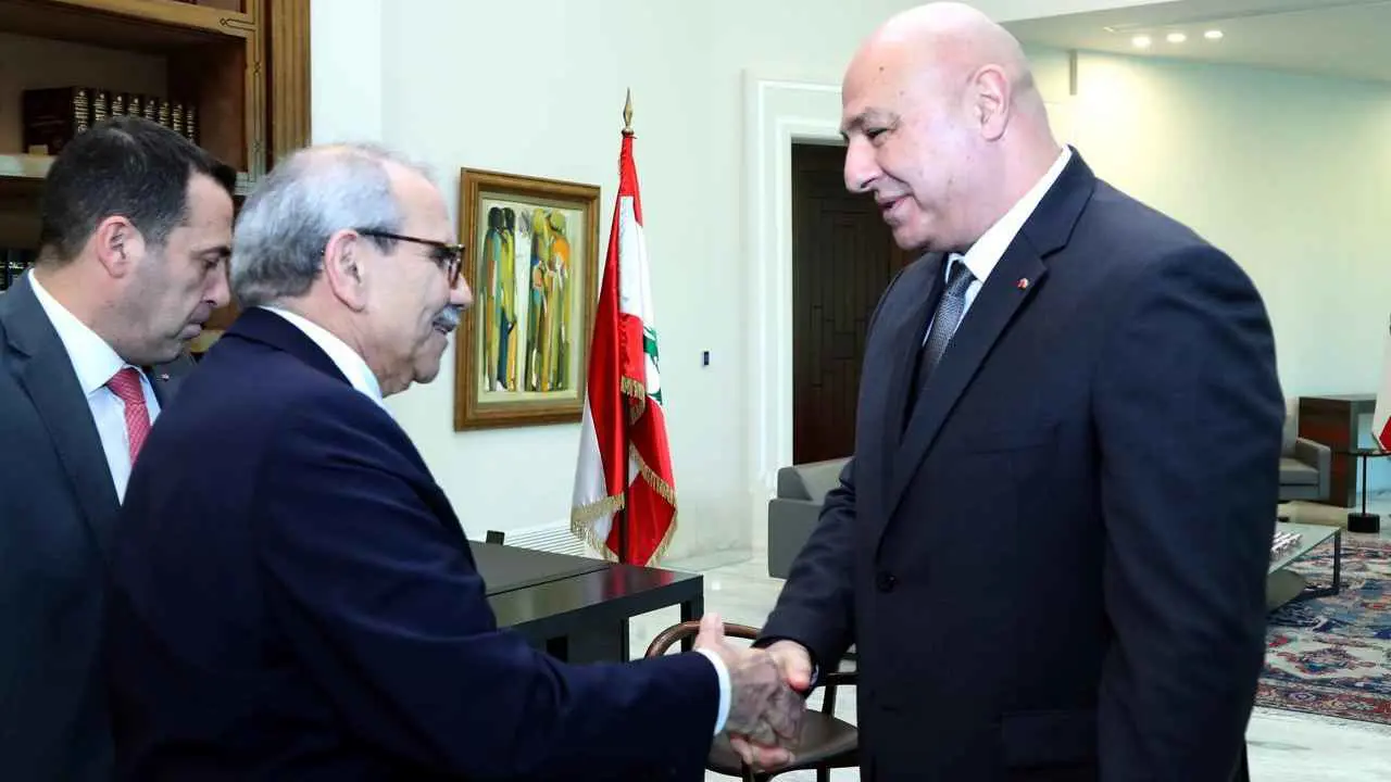 بعد مخاض طويل.. عون يوقع مرسوم تشكيل الحكومة اللبنانية