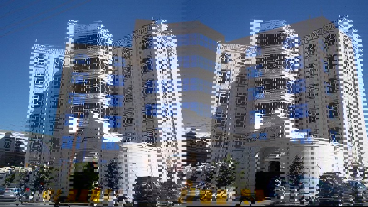 بعد الخارجية والداخلية.. وزارة النقل اليمنية تعلق عملها في عدن 