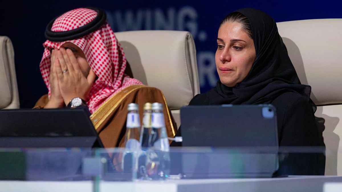 دموع الفرح.. مسؤولة سعودية تلفت الانتباه في كونغرس الفيفا (صور)