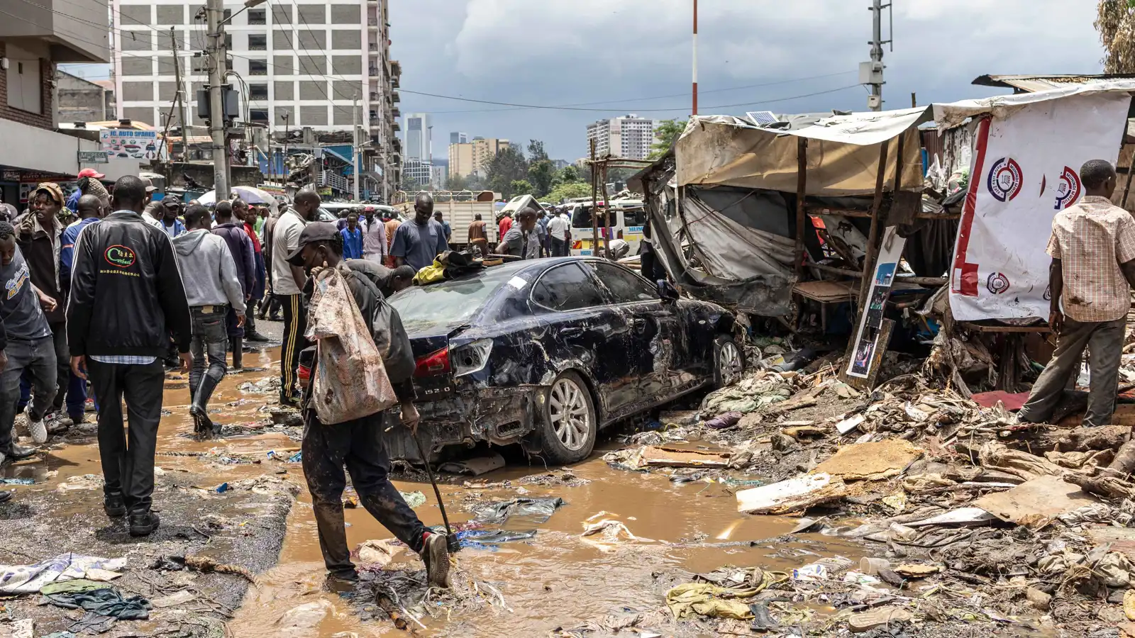 23 قتيلا في فيضانات اجتاحت نيروبي (فيديو)