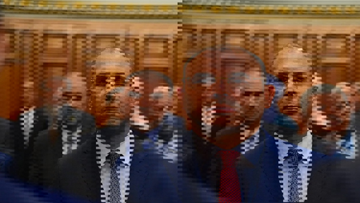 "زعلان" يورط سلال والحاكم الفعلي في فضيحة تمويل حملة بوتفليقة الانتخابية