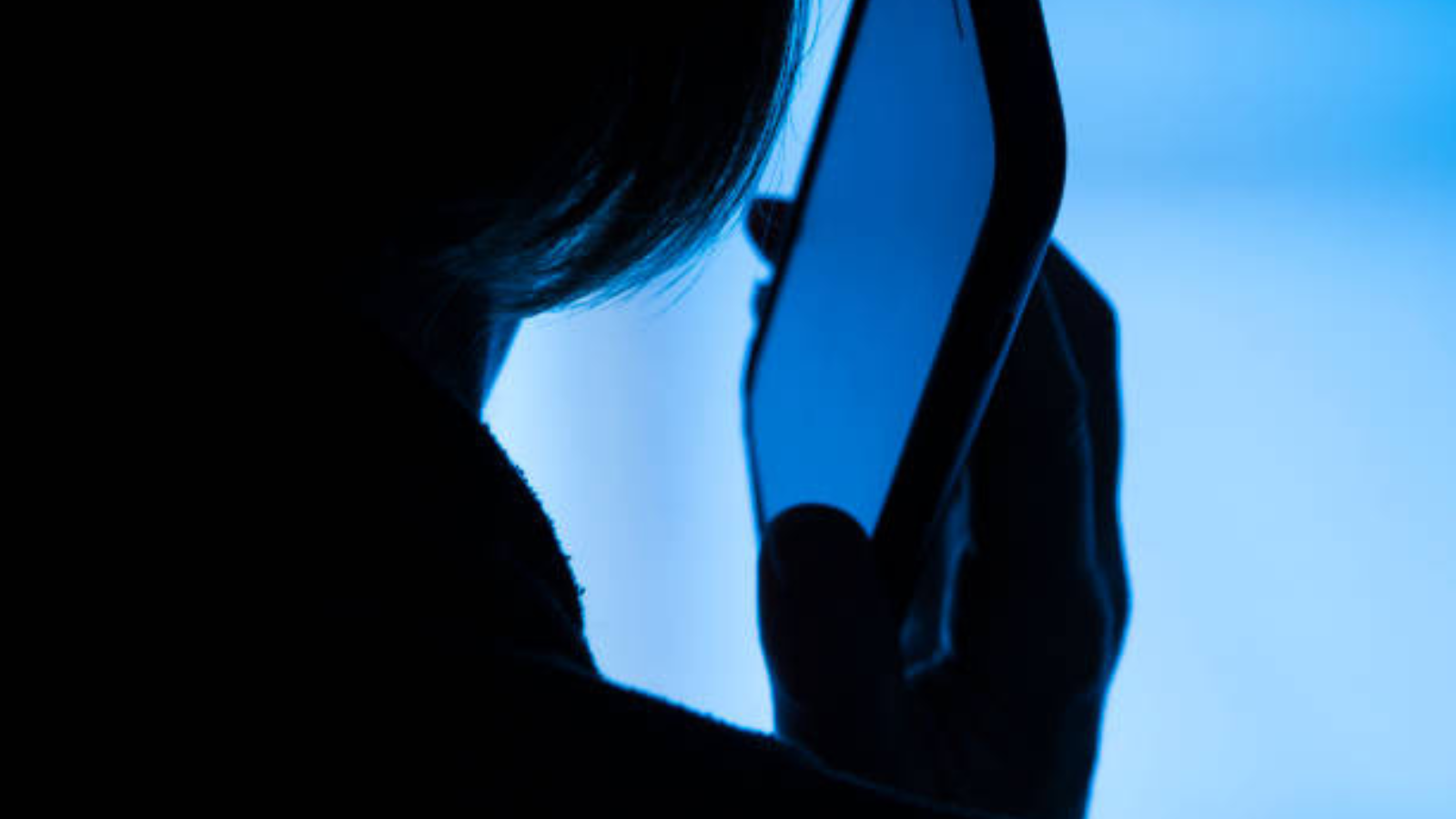 زر سري في الهواتف الذكية لتنبيه الشرطة وحماية الخصوصية