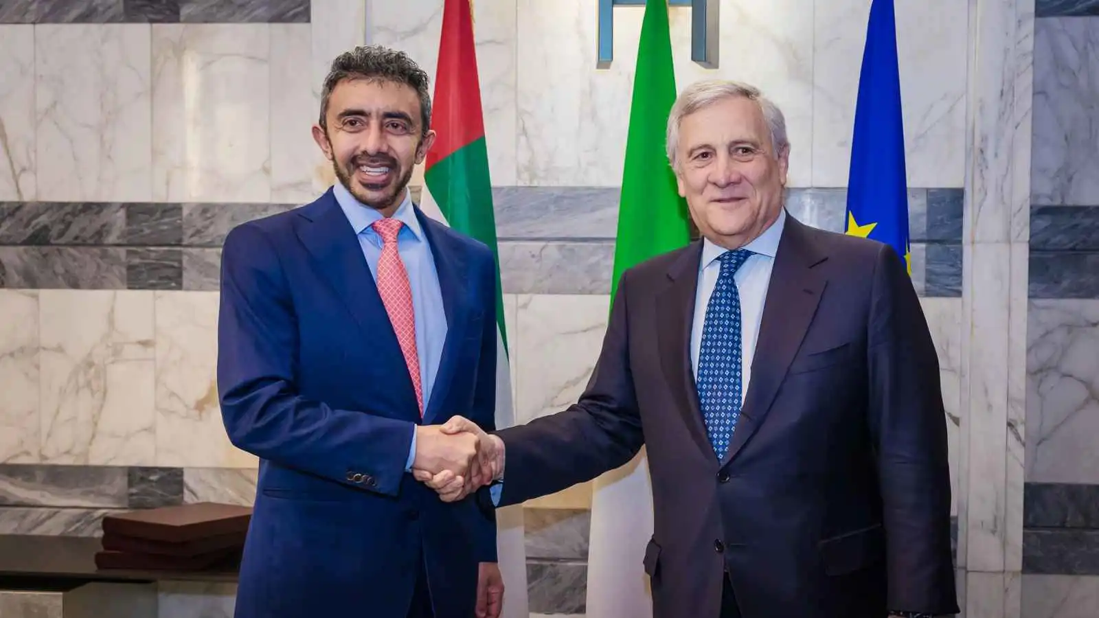 عبد الله بن زايد ووزير الخارجية الإيطالي يبحثان التطورات الإقليمية