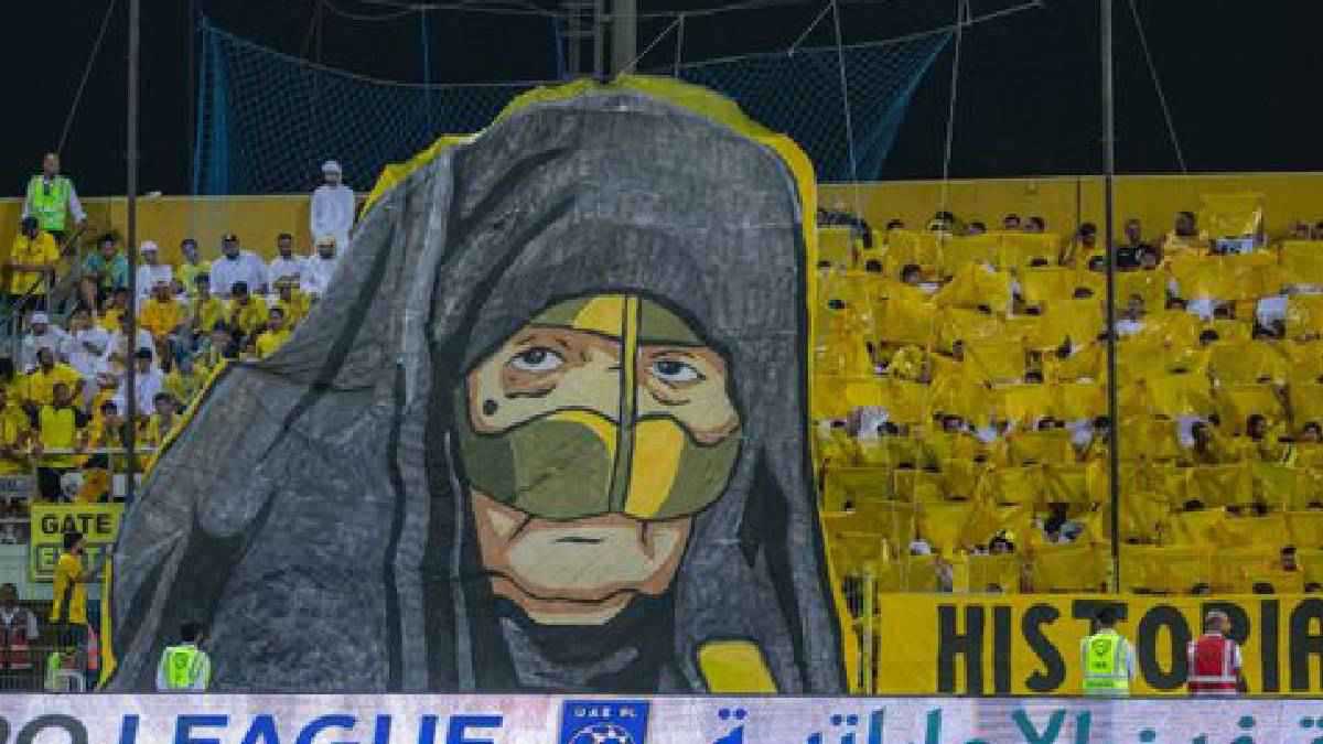 من هي السيدة التي كرمها جمهور الوصل أمام العين؟ (صور)