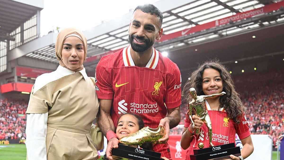 زوجة محمد صلاح تظهر في مباراة ليفربول وإيفرتون (فيديو)