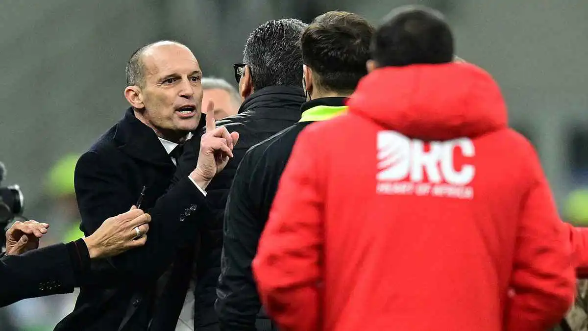 "طفل أحمق".. هجوم لاذع من أليغري على فابريغاس