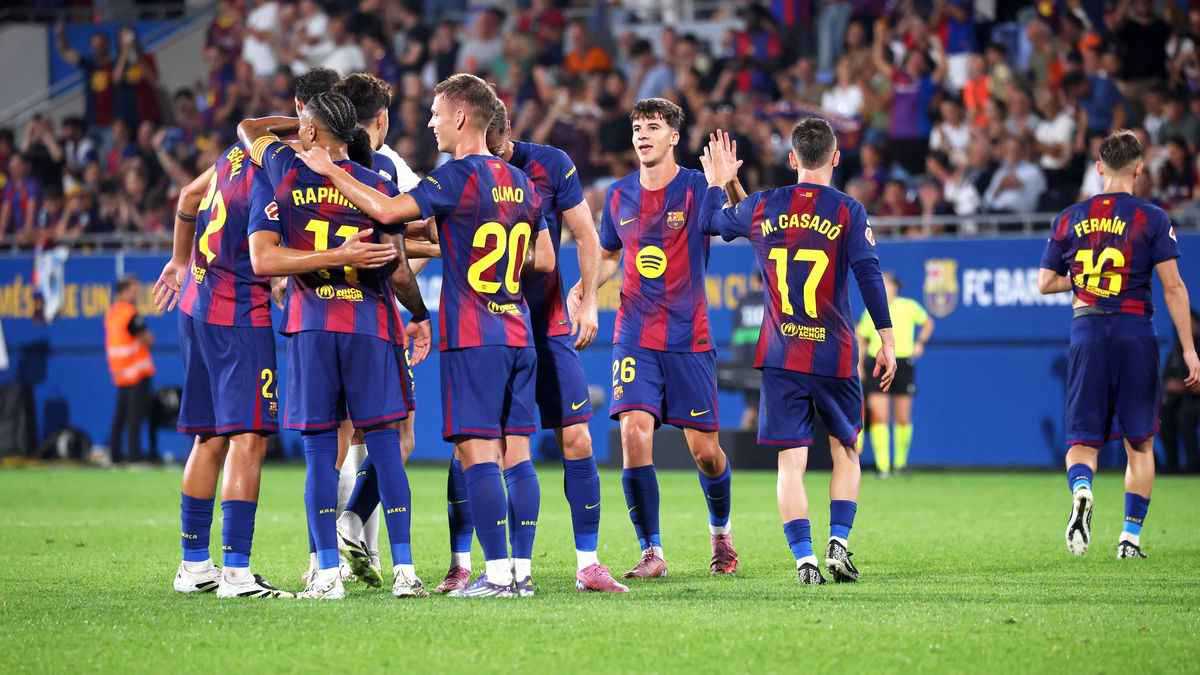 اللاعبون غادروا دون استحمام.. انتقادات حادة لتواضع ملعب مباريات برشلونة (فيديو)