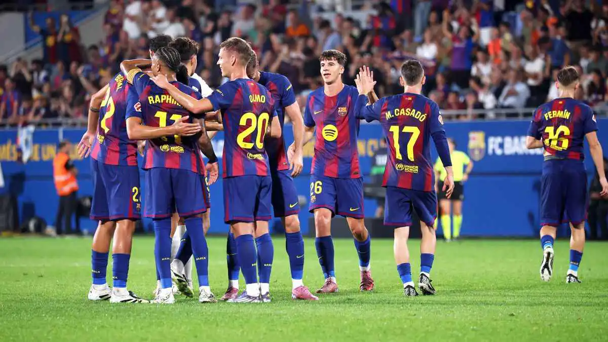 اللاعبون غادروا دون استحمام.. انتقادات حادة لتواضع ملعب مباريات برشلونة (فيديو)