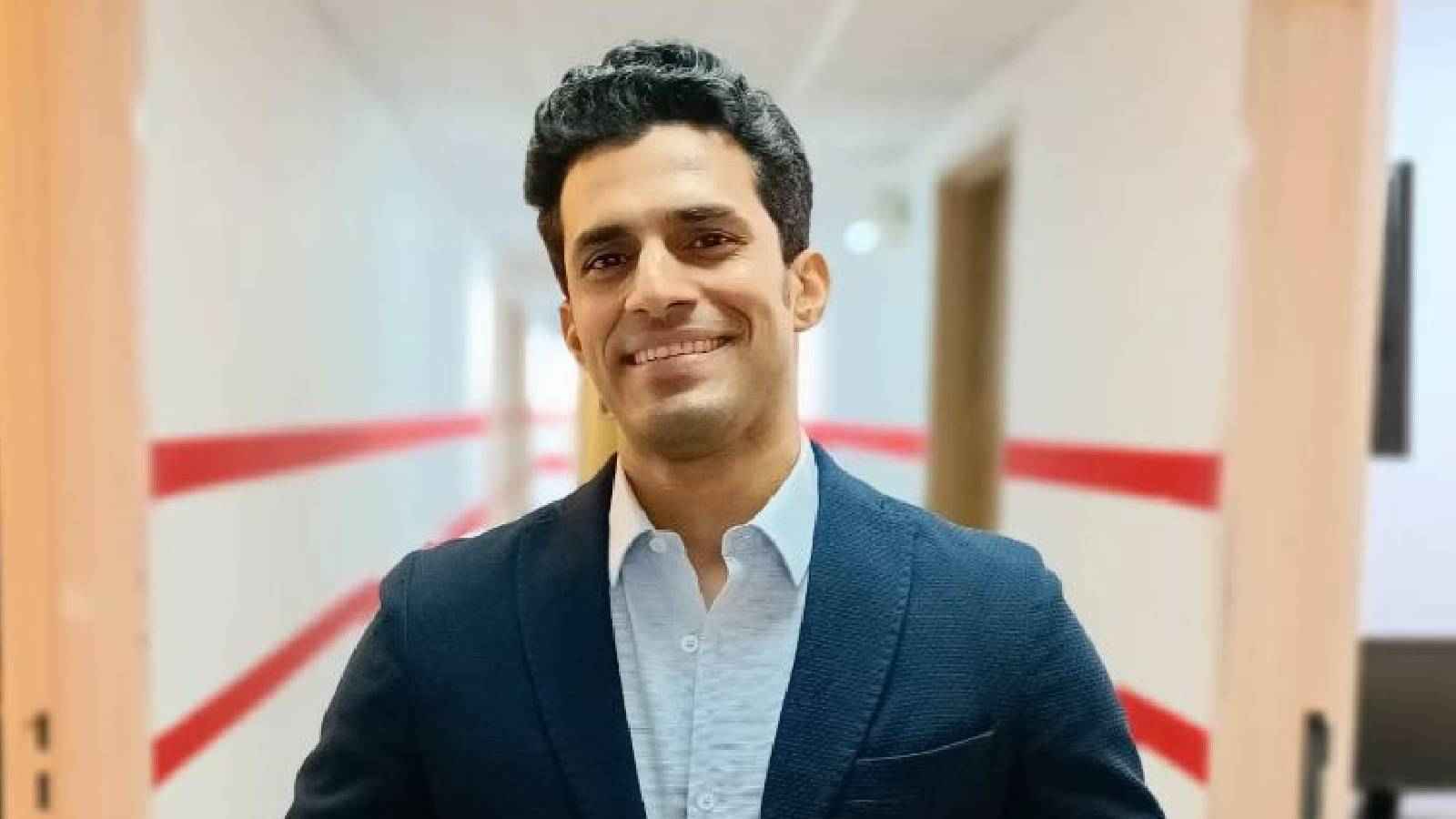 غياب مفاجئ لمذيع قناة الزمالك يفجر جدلًا