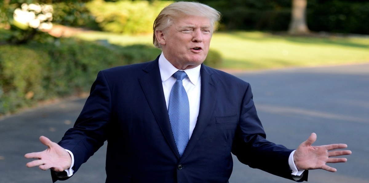 دونالد ترامب يواصل هجومه على لاعبي كرة القدم الأمريكية (صور)