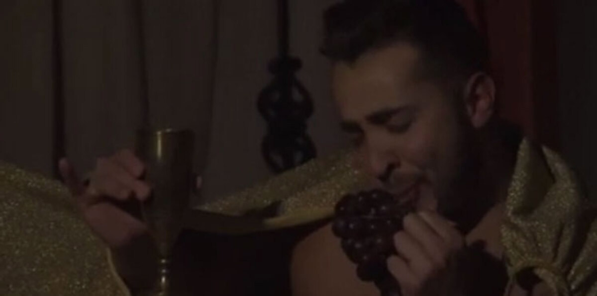 لاجئ سوري يمثل ويخرج فيلمًا إباحيًا