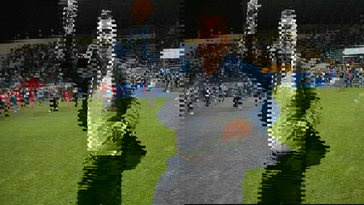 رسميًا.. الروماني كوزمين أولاريو مدربًا لنادي الشارقة الإماراتي