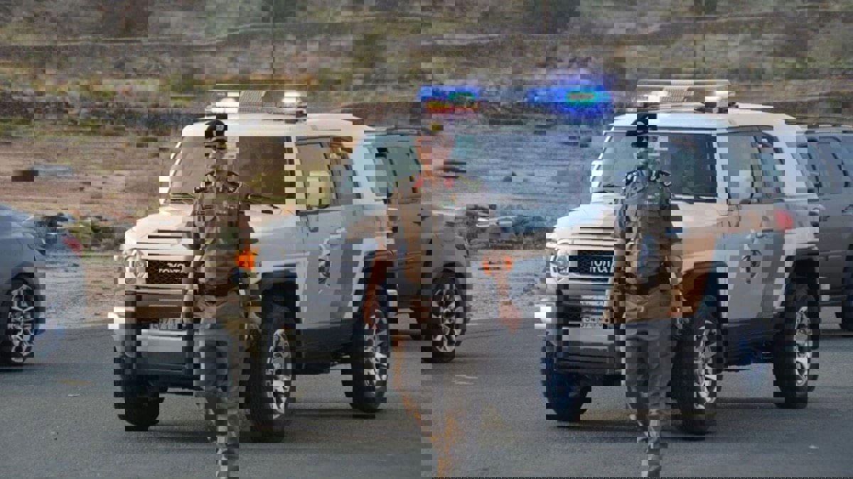 السعودية.. القبض على شخصين اعتديا على موظف بمركز تسوق