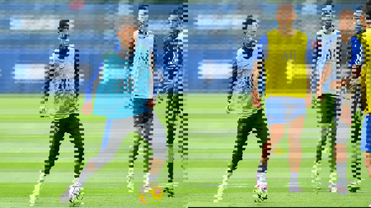 صحيفة: اتفاق بين باريس سان جيرمان ونيمار لتسهيل عودته إلى برشلونة