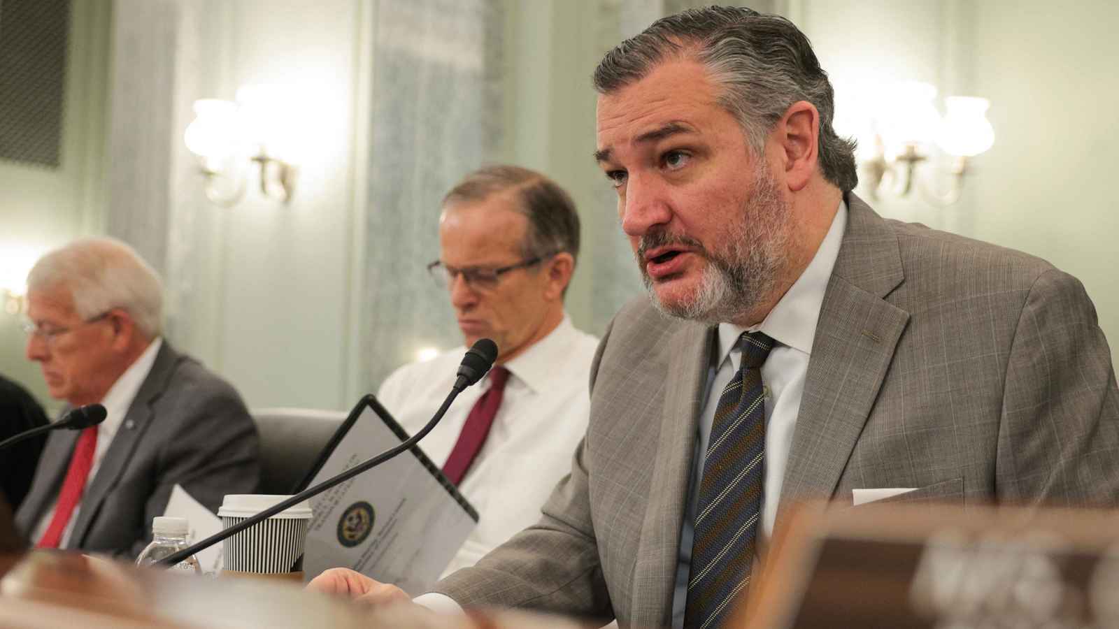 سيناتور أمريكي: نتنياهو لم يبلغ بايدن بعملية البيجر "لسريتها"