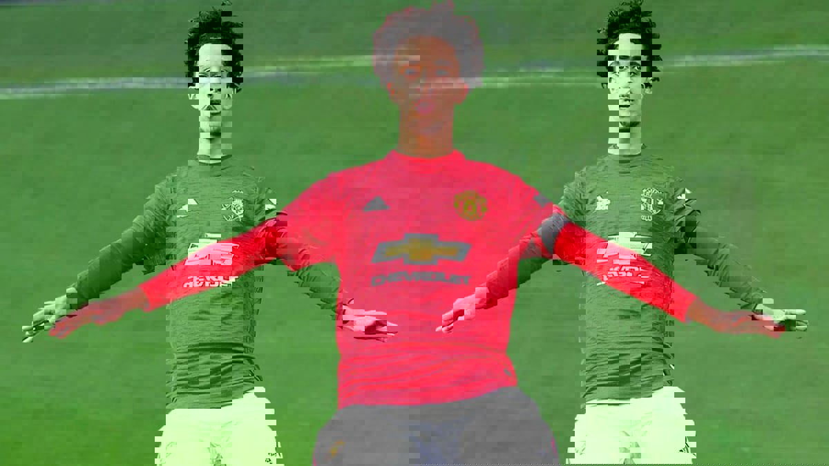 انتهاء الأزمة المفتعلة.. زيدان إقبال يتدرب مع منتخب العراق استعدادا لمباراة سوريا