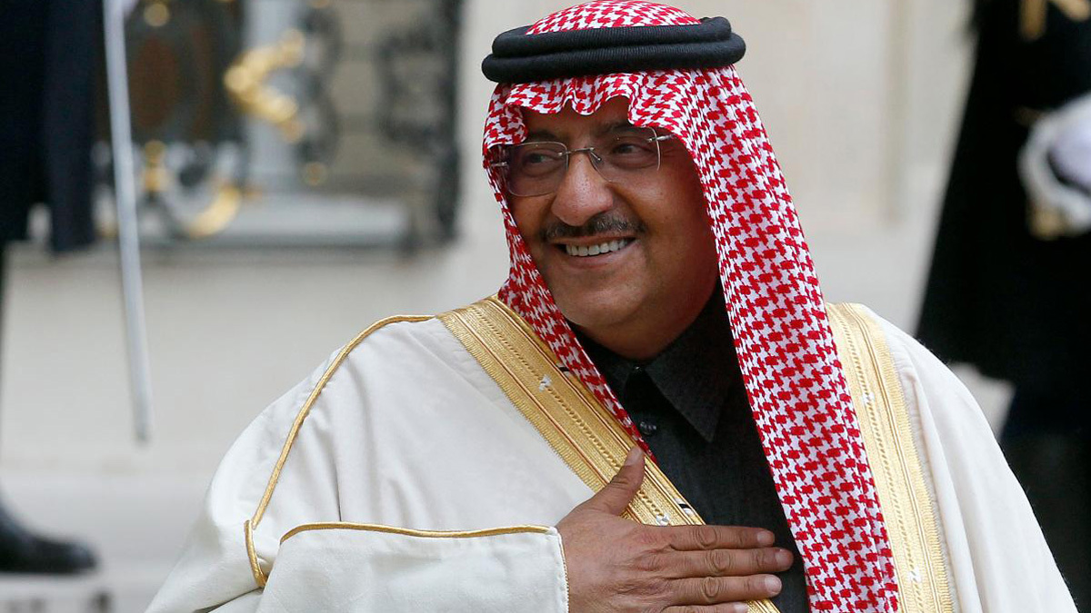 مقطع عفوي للأمير محمد بن نايف في ضيافة راعي إبله