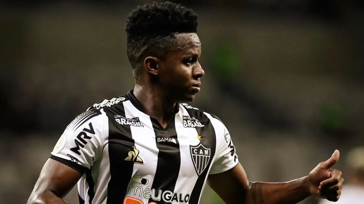 الإكوادوري خوان كازاريس يقترب من العين الإماراتي