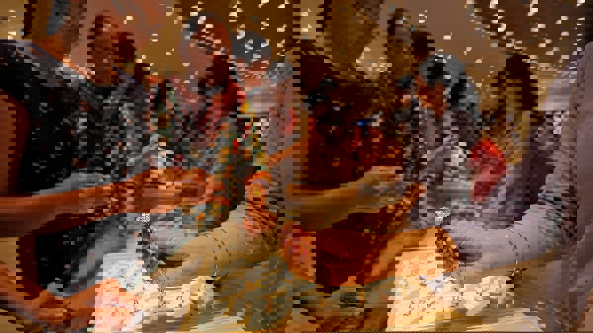 الذهب تحت الضغط بسبب قوة الدولار.. وحذر قبل اجتماع المركزي الأمريكي