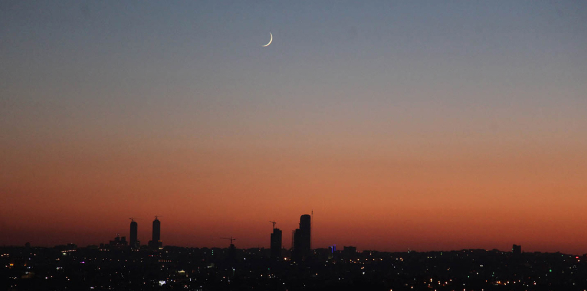 السعودية تدعو إلى تحرّي رؤية هلال رمضان