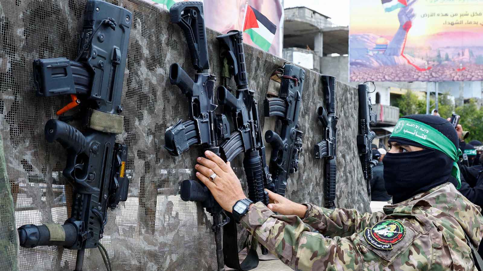 تهديدات بـ"رد قاس".. آثار عكسية لرسائل "حماس" خلال تسليم الرهائن (فيديو)