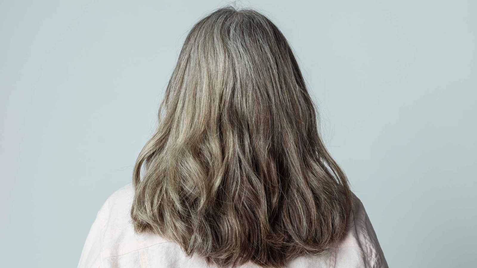 "عكس الشيب".. ممثلة صينية تثير الجدل بعلاج جديد للشعر