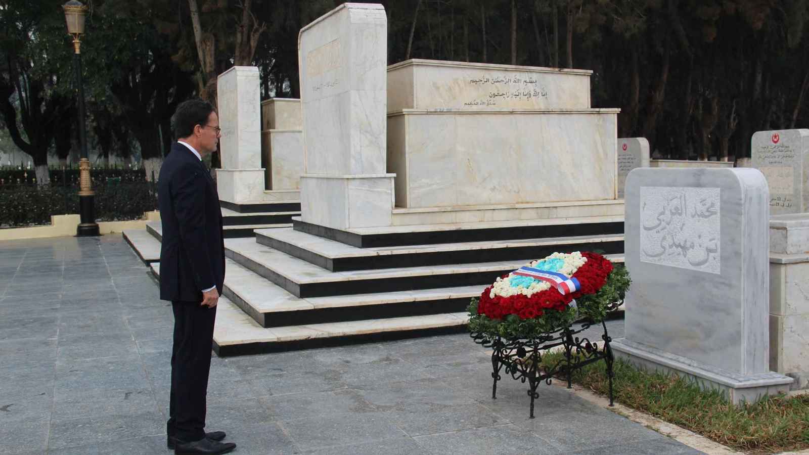 "دبلوماسية المقابر".. مساعٍ فرنسية لترميم "شروخ" التاريخ مع الجزائر