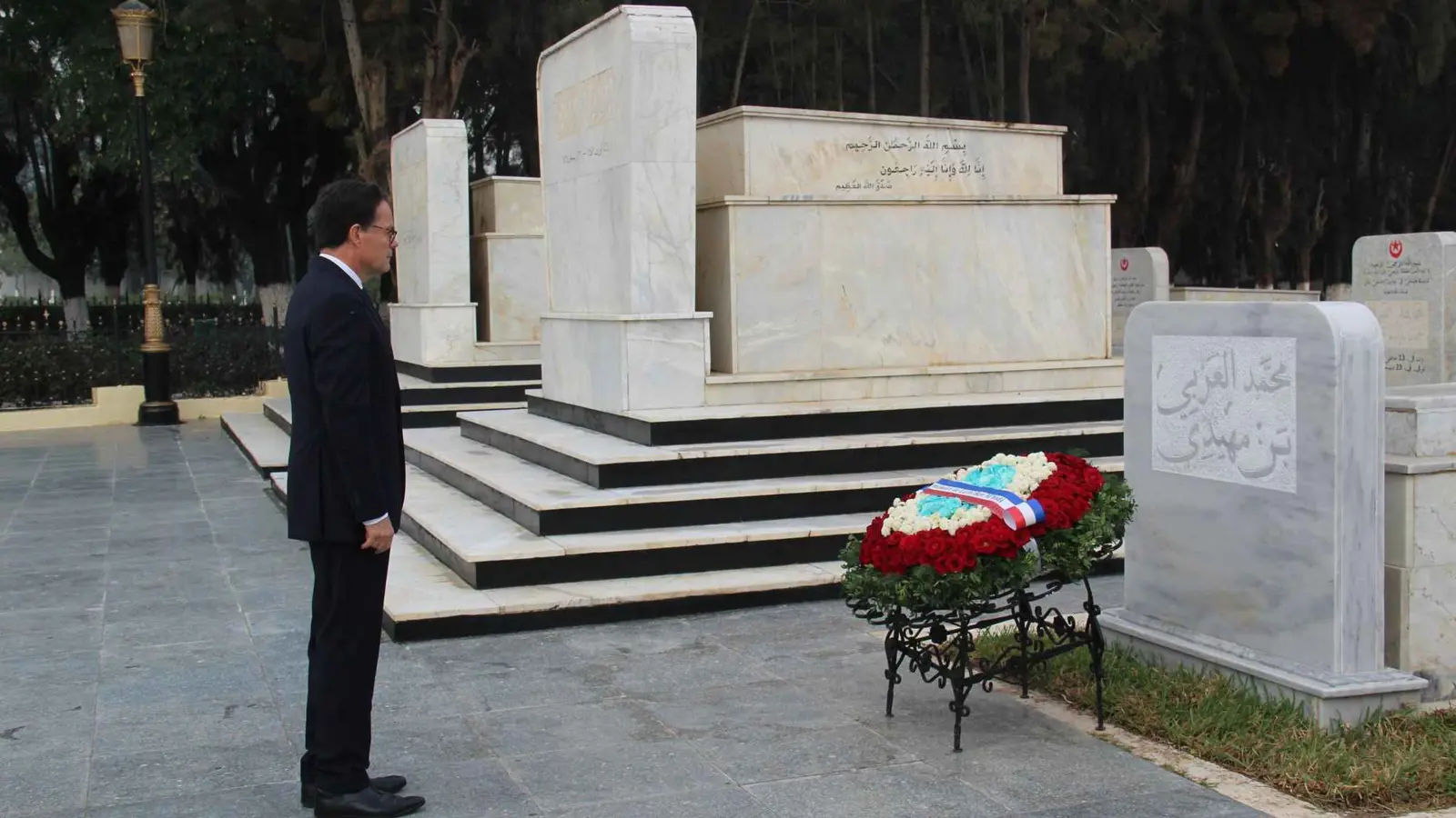 "دبلوماسية المقابر".. مساعٍ فرنسية لترميم "شروخ" التاريخ مع الجزائر