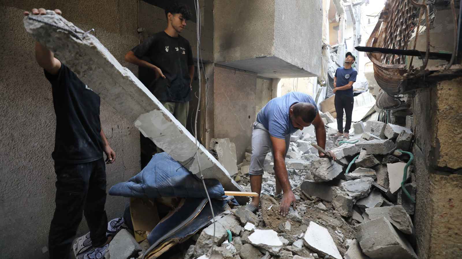 "شمال غزة" يتصدر المباحثات.. وفد مصري يلتقي رئيس الموساد