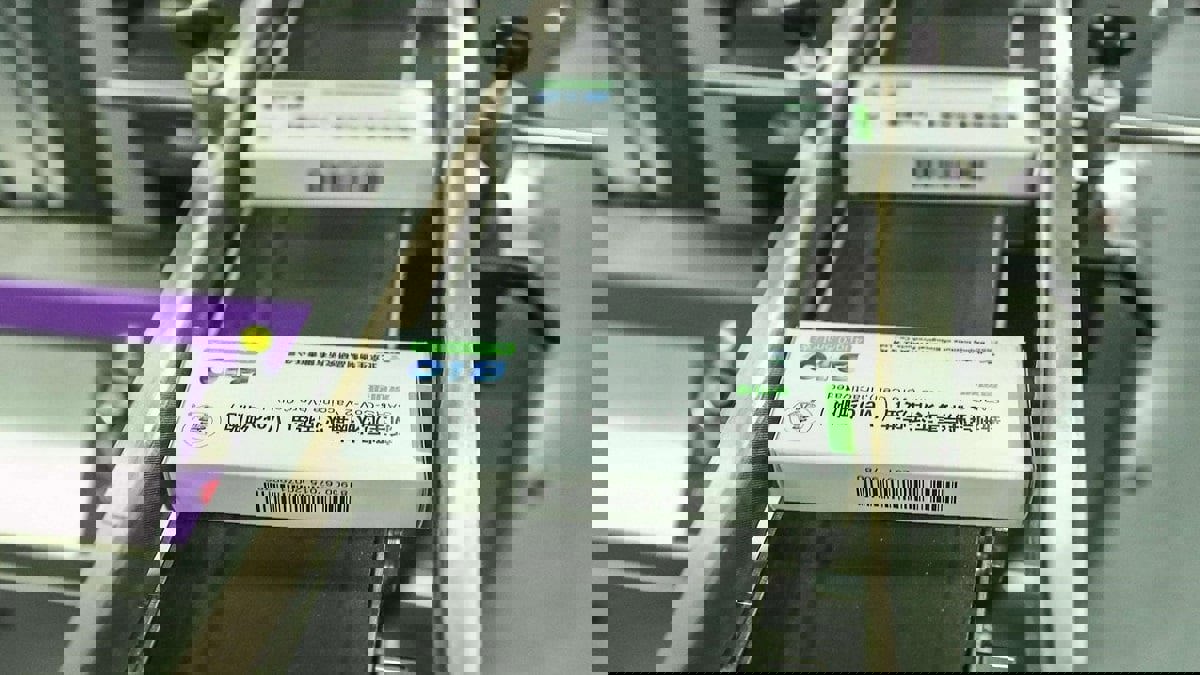 الفلسطينيون يتسلمون مئة ألف جرعة لقاح "سينوفارم" تبرعا من الصين