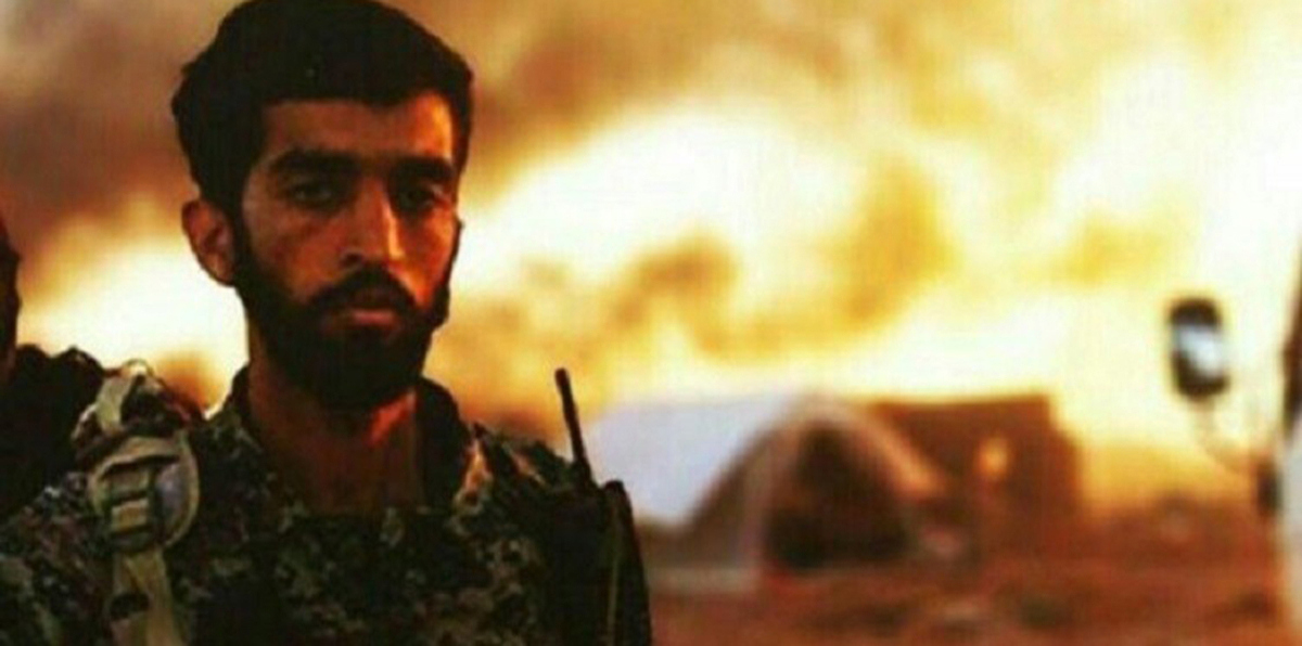 داعش يعدم عنصراً من الحرس الثوري الإيراني بعد أسره قرب الحدود العراقية السورية (صور)