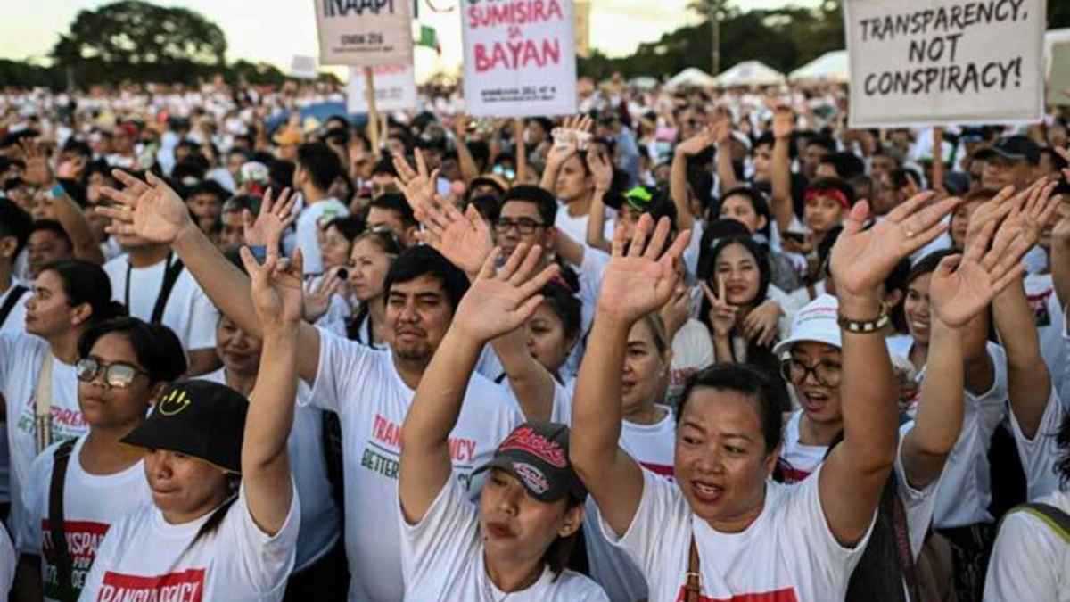545 مليار بيزو تهز الشارع.. لماذا انفجرت أكبر احتجاجات ضد الفساد في الفلبين؟