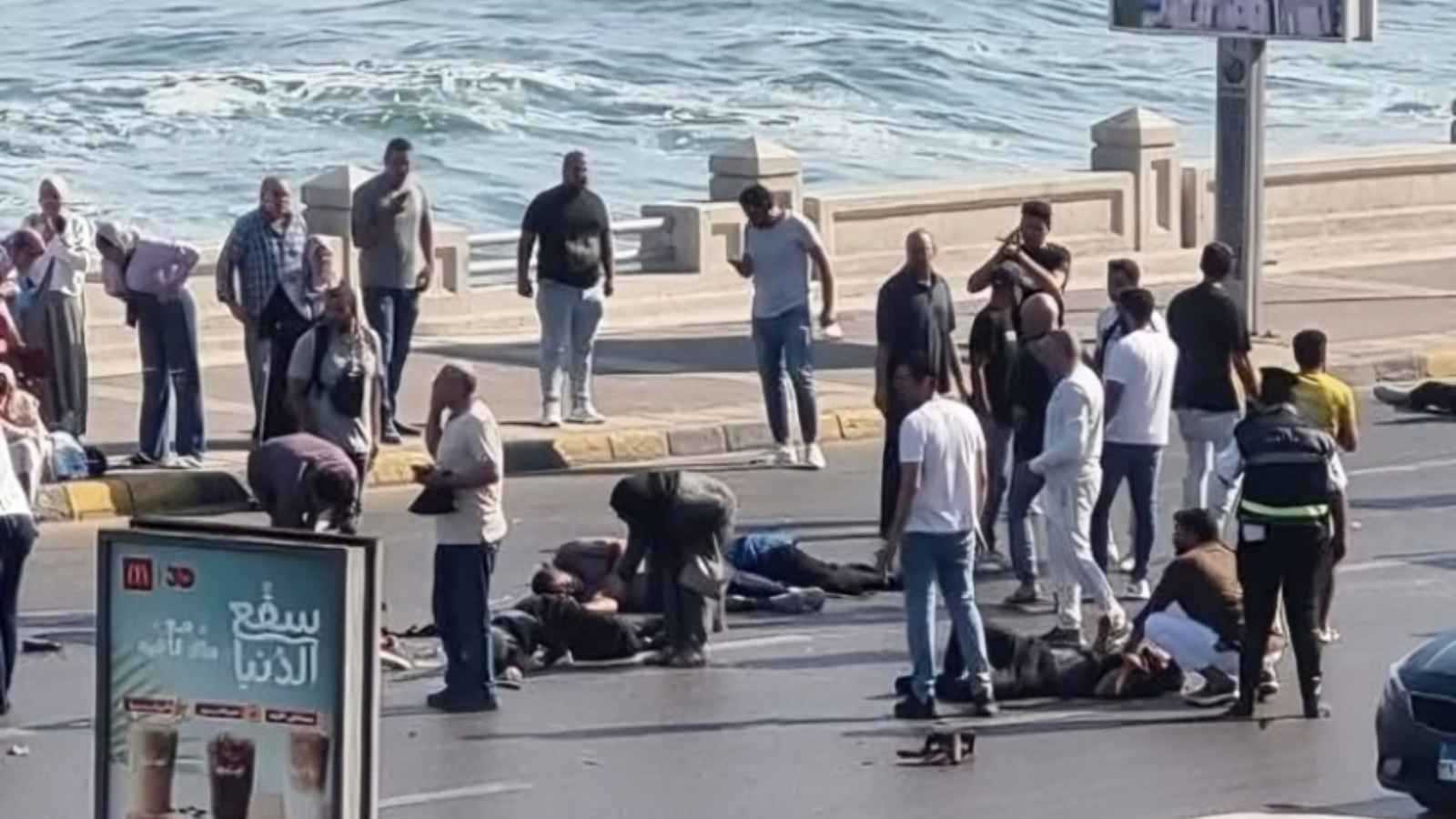 حادث مرعب.. سائق يدهس 9 أفراد من عائلة واحدة في مصر (فيديو)