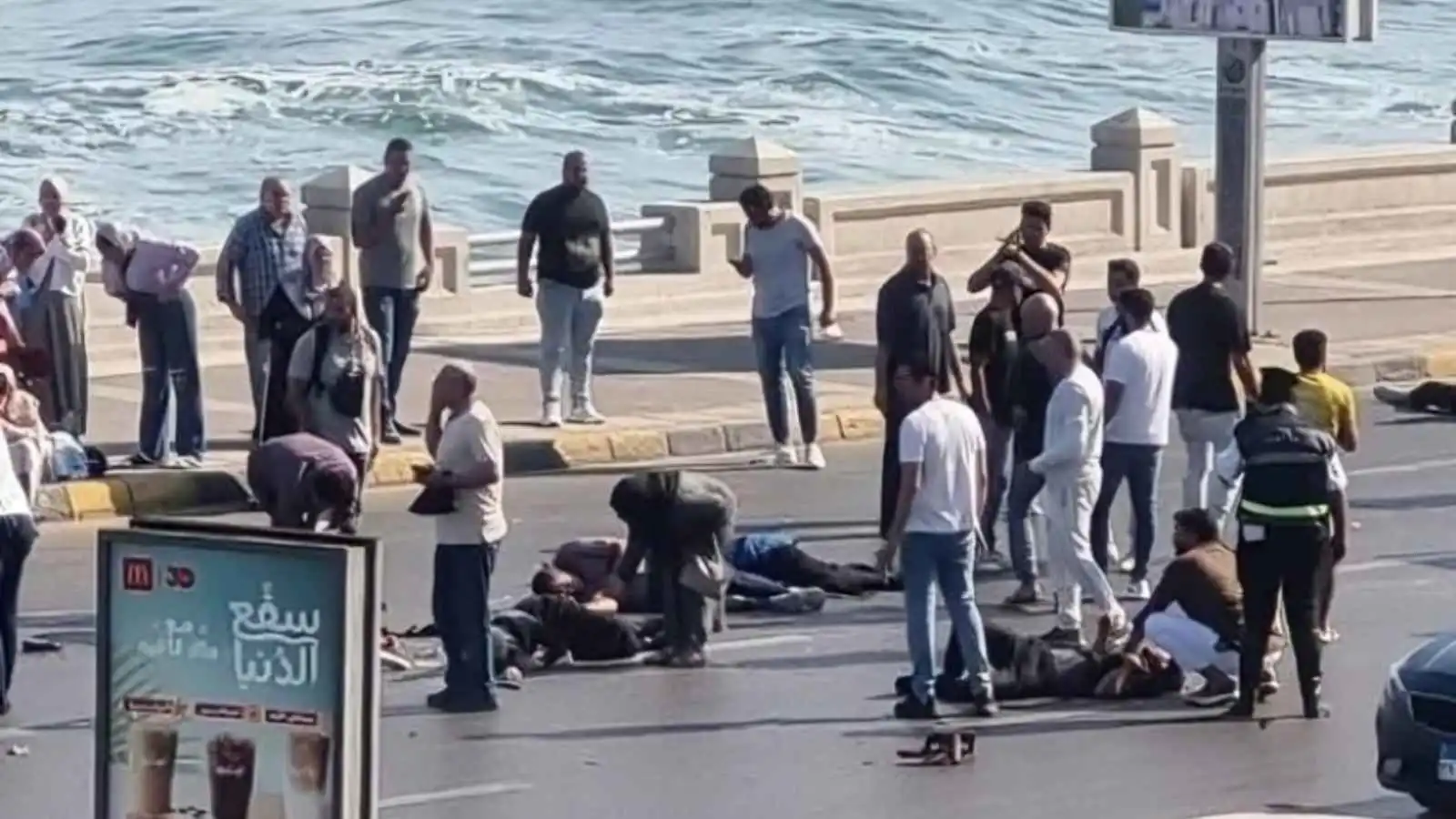 حادث مرعب.. سائق يدهس 9 أفراد من عائلة واحدة في مصر (فيديو)