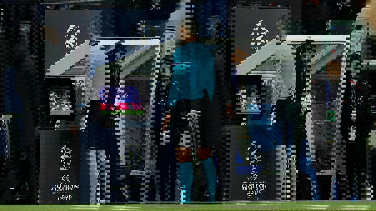 "يويفا" يحسم الجدل حول قرارات VAR في مباريات دوري أبطال أوروبا