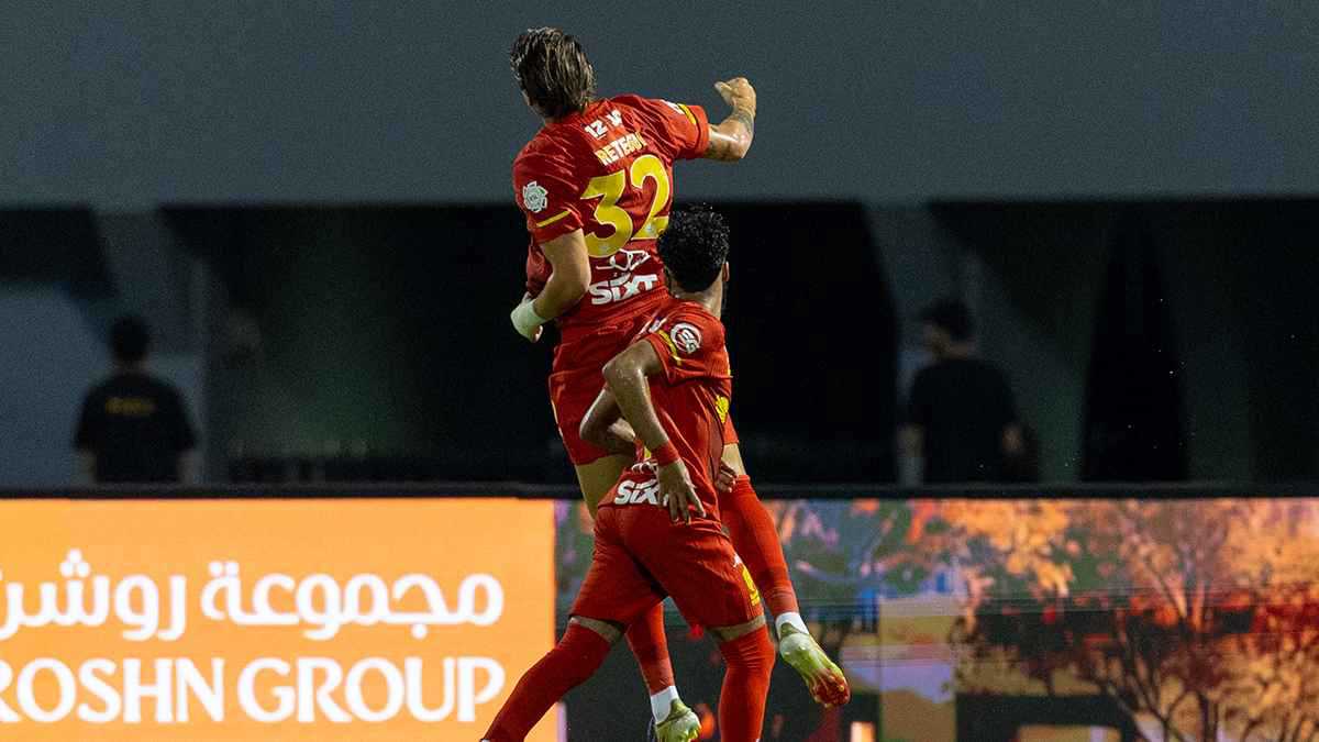 القادسية يتصدر جدول ترتيب الدوري السعودي "مؤقتا" بفوزه على الخليج