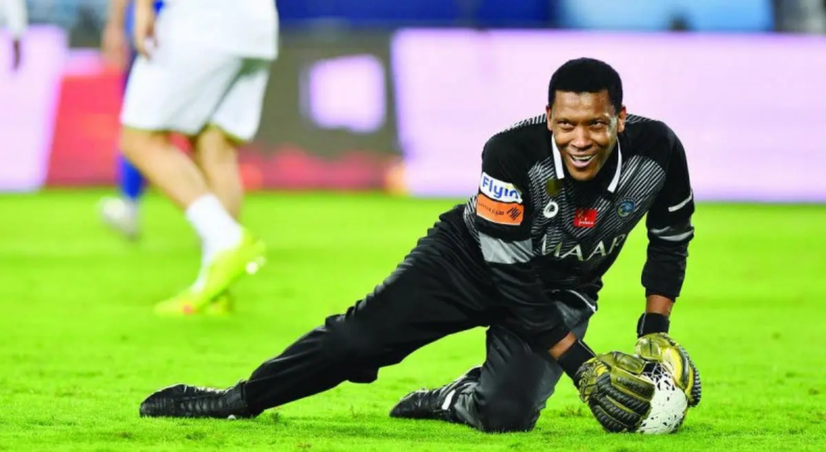 قصة عرض مانشستر يونايتد التعاقد مع حارس الهلال السابق محمد الدعيع (فيديو)